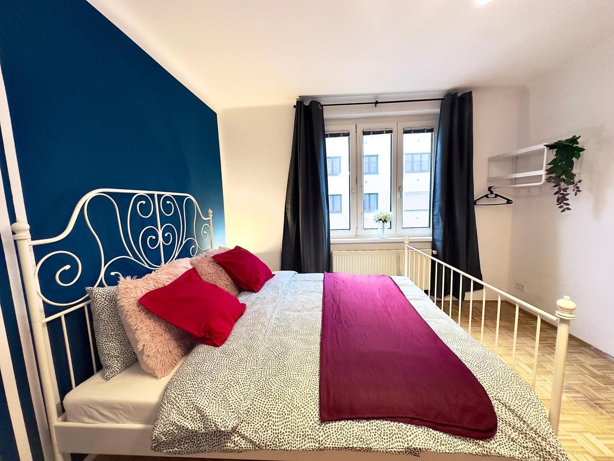 Apartment Design 3 Bedroom Near Main Train Station