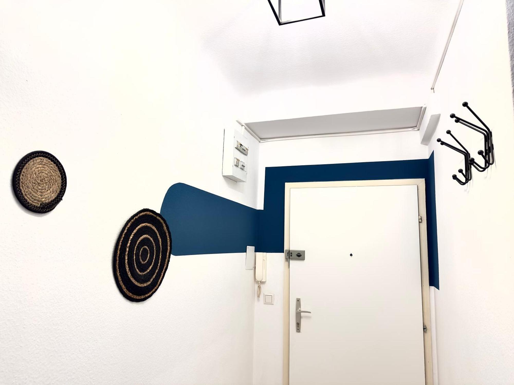 Apartment Design 3 Bedroom Near Main Train Station