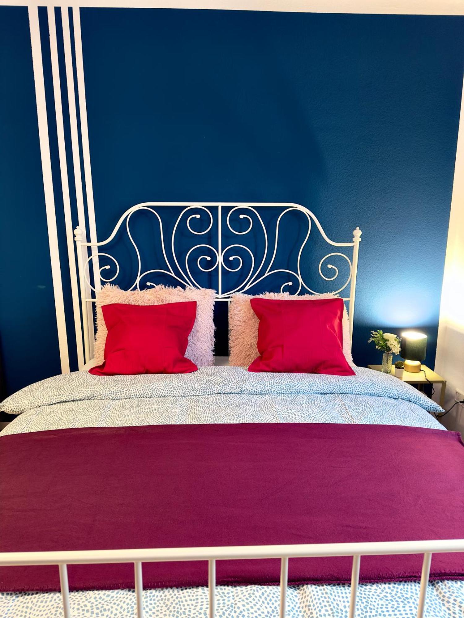 Design 3 Bedroom Near Main Train Station