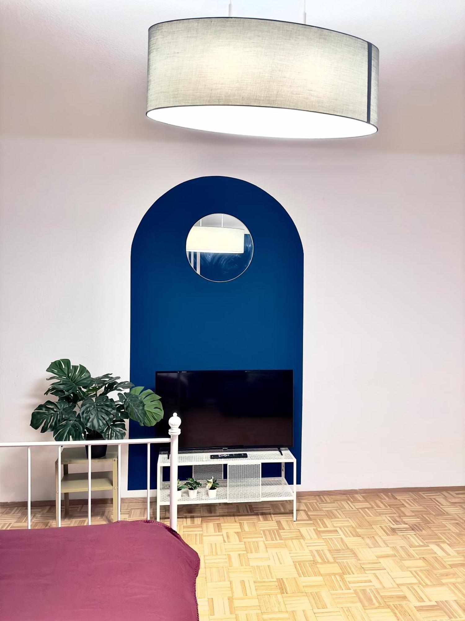 Design 3 Bedroom Near Main Train Station *