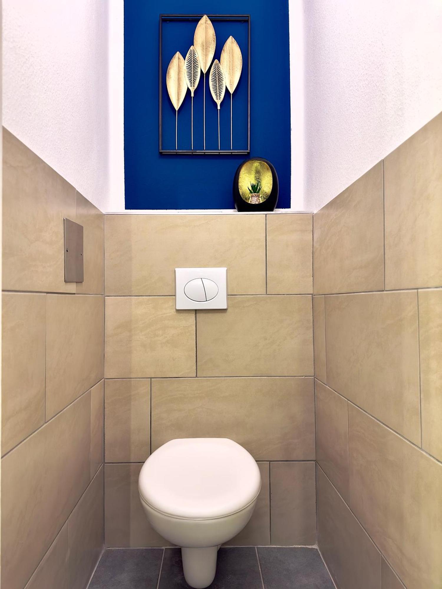 Apartment Design 3 Bedroom Near Main Train Station *